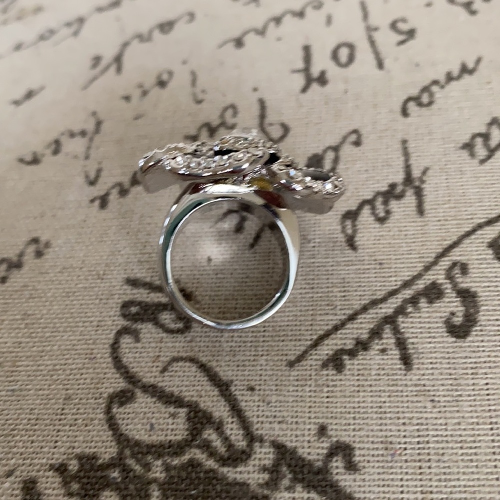 Ring - Picture 3 of 4